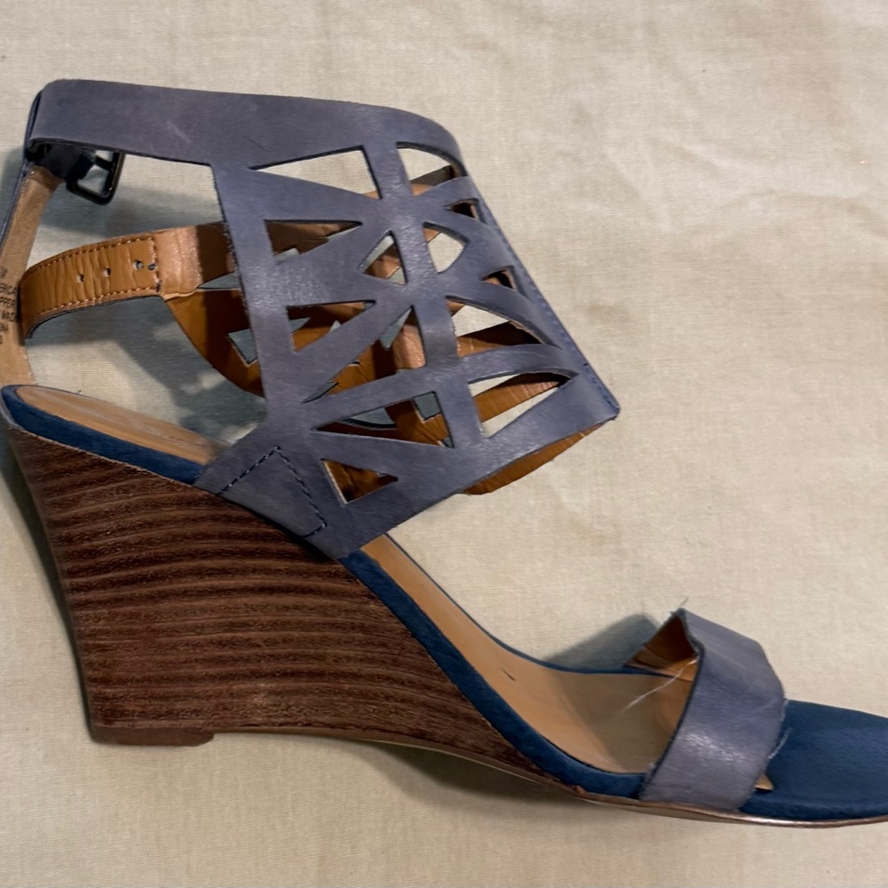 Nine West Navy and Tan Cutout Wedges